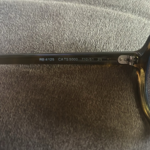 Ray-Ban sunglasses - Picture 9 of 9